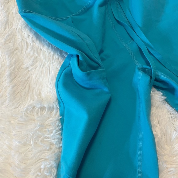 Women’s, 2 piece sports bra & leggings set - Picture 3 of 10